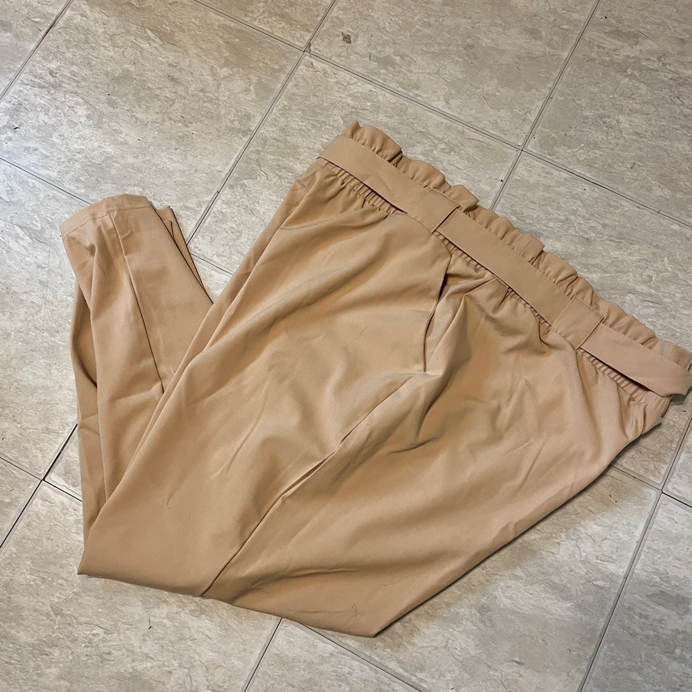 Hybrid & company Neutral Paperbag Waist Trousers in Beige